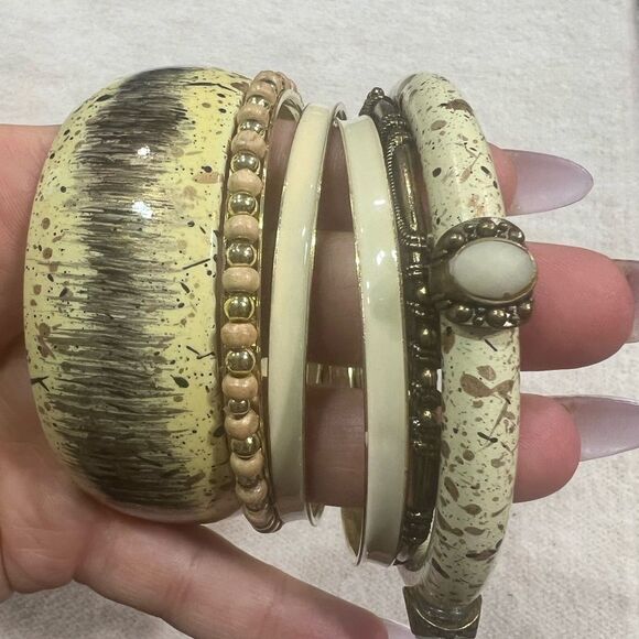 Mint Cream and Gold Textured Bracelets - Picture 2 of 5